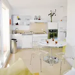 Feriehus Lovely In With Wifi Beaucaire (Gard)