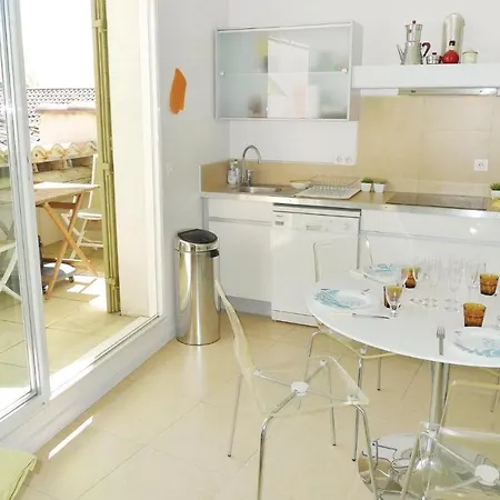 Amazing In With Wifi Vakantiehuis Beaucaire (Gard)